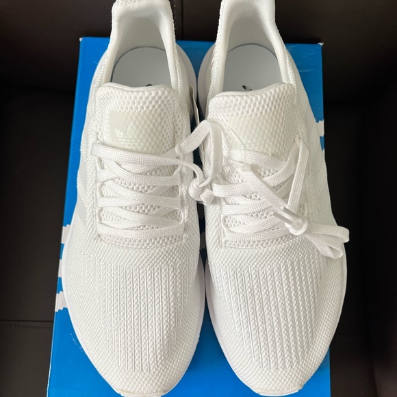 Adidas Swift Run Women Shoes - Picture 2 of 9